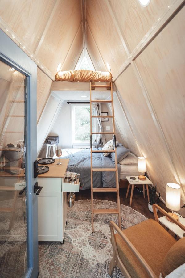 Blue Brambler Glamping A-Frame Apartment Rockbridge Exterior photo